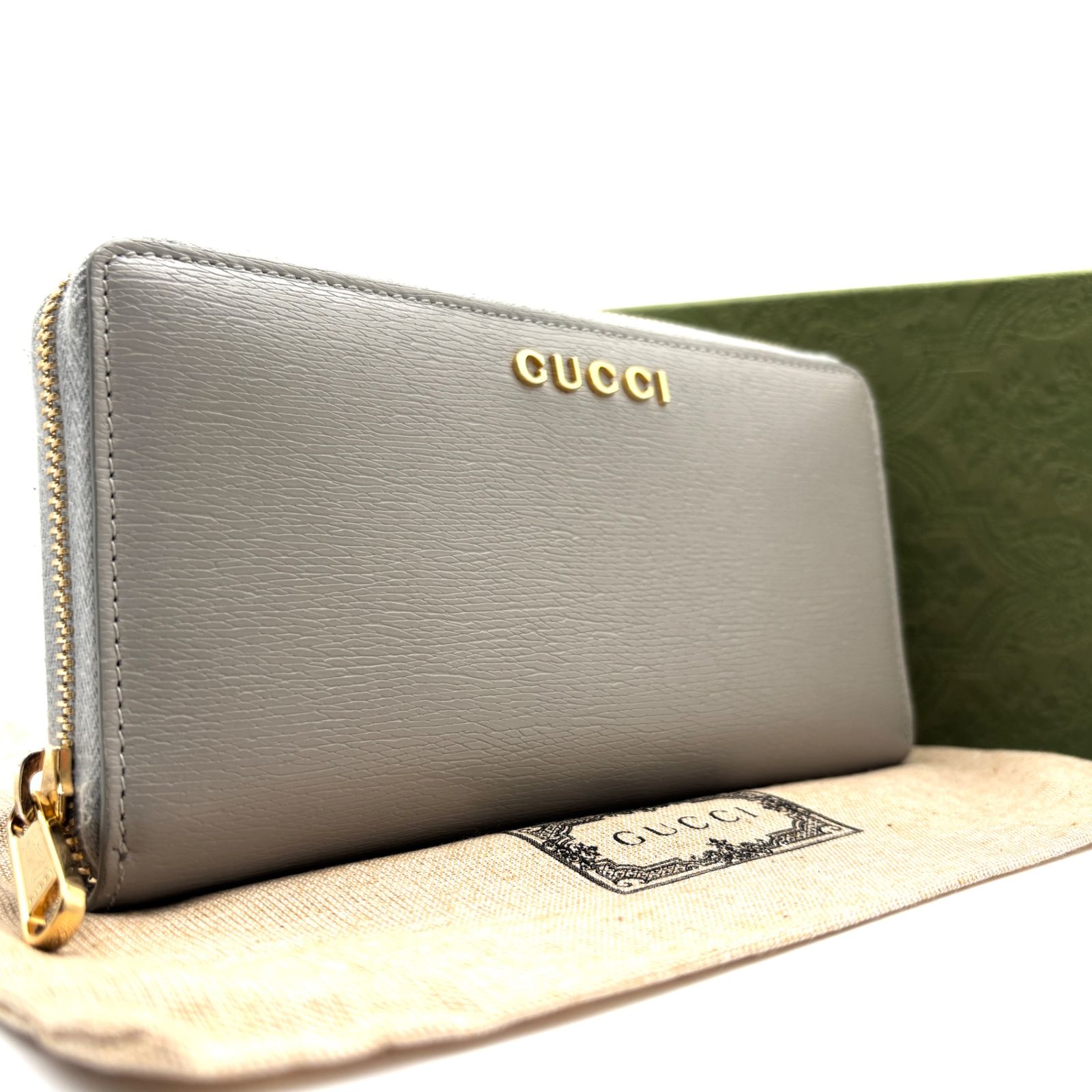 ♥に近い GUCCI グッチ 長財布 スクリプト ジップアラウンド ウォレット ラウンドファスナー ロゴ レザー 大容量 レディース グレー