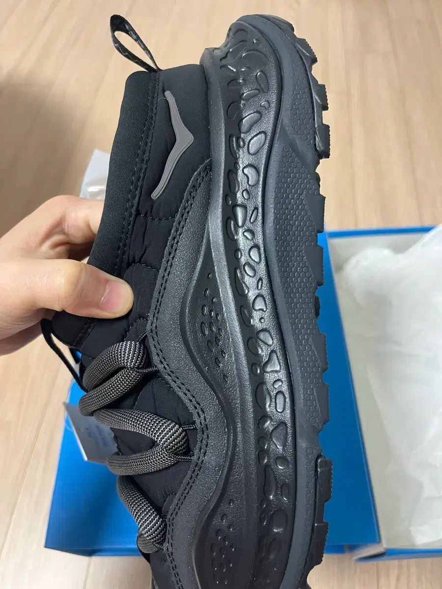 ホカ フリーモ ブラック スニーカー 270