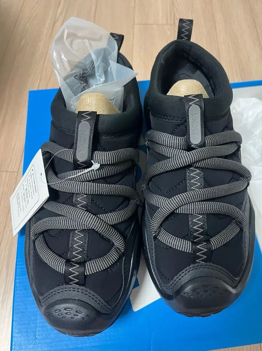 ホカ フリーモ ブラック スニーカー 270