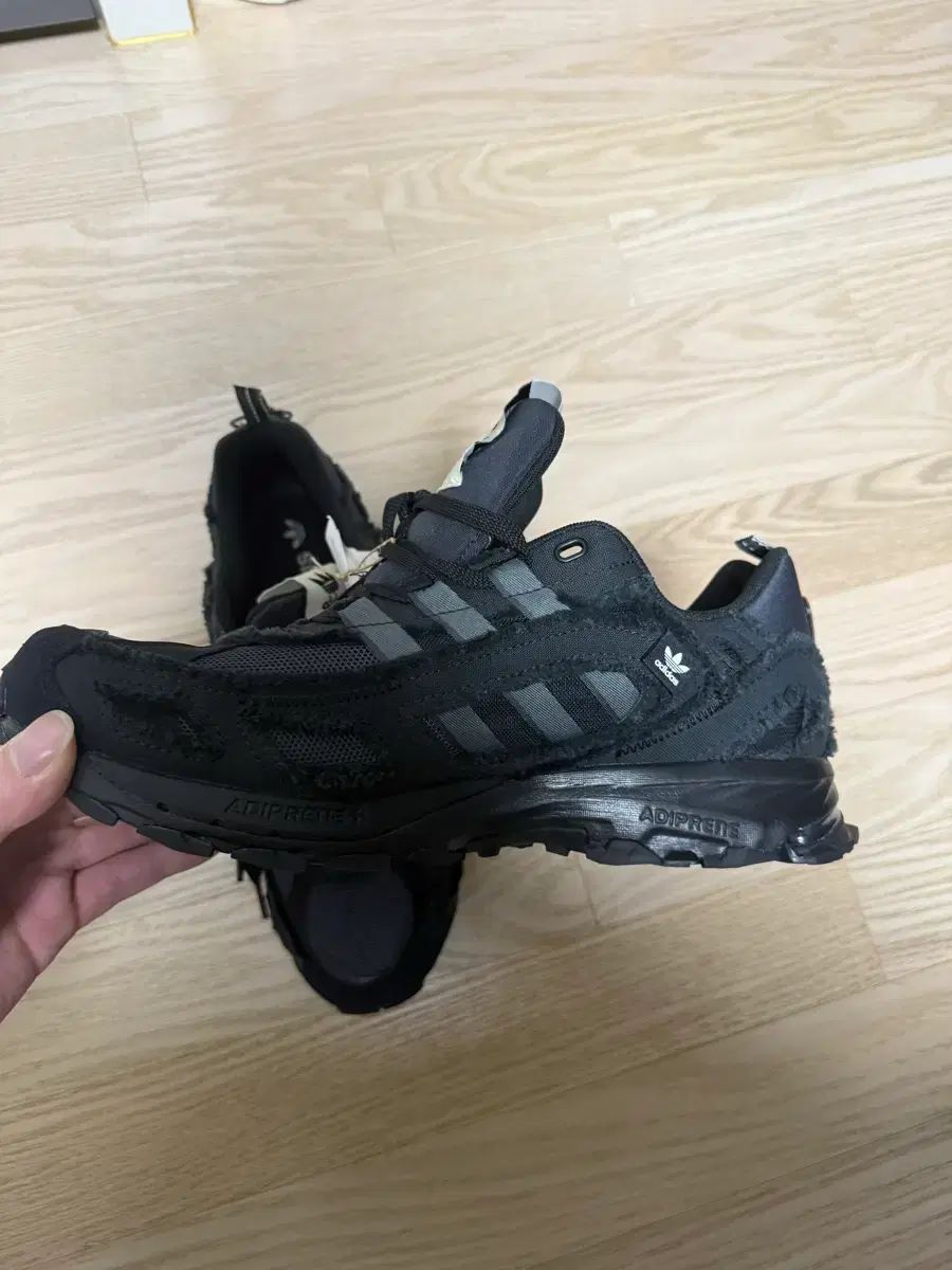 アディダス ソングポドミュート シャドウタフ コア ブラックNIGHT 290