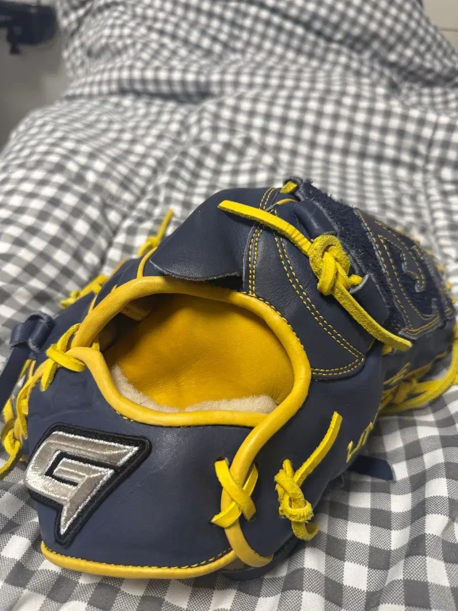 GOLD UNI UNIQUE 投手用グローブ