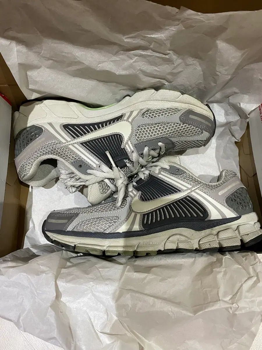  ナイキ ズーム ボメロ5 サイズ250 スニーカー 靴