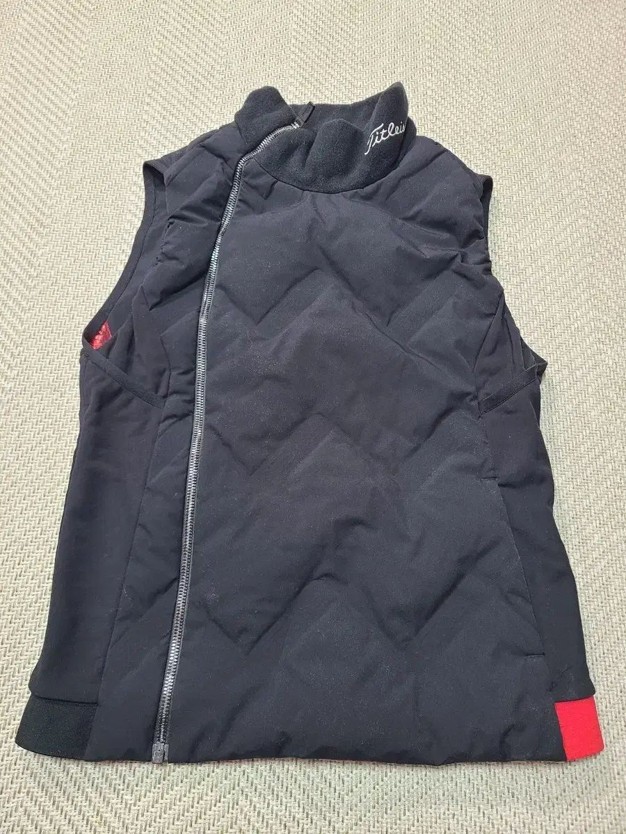 85 タイトリスト ブラック グース ダウン 防風 ベスト