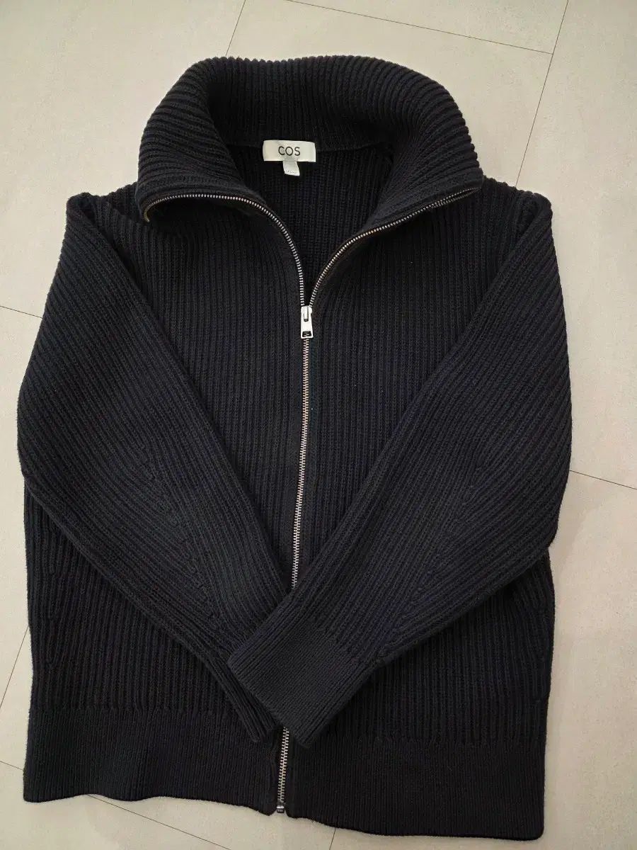COS コス フルジップアップニット