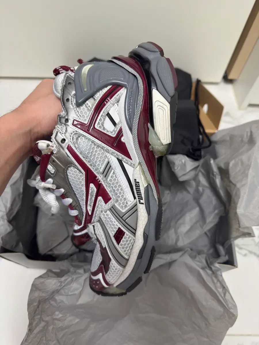 42 バレンシアガ ニューランナー バーガンディ