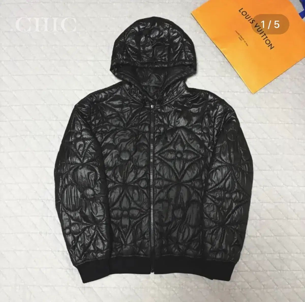 ルイヴィトン フラワー モノグラム キルト ダウン ジャケット