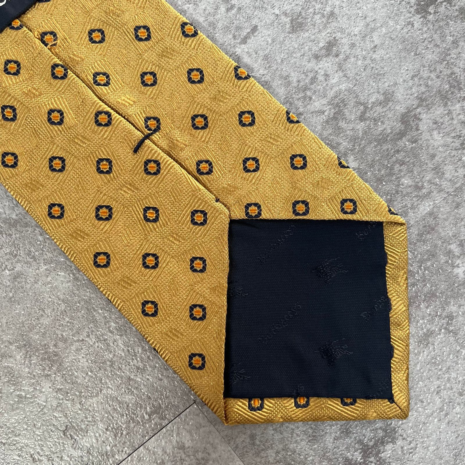 Burberry】タイル柄ネクタイ ブロックチェック イエロー 光沢