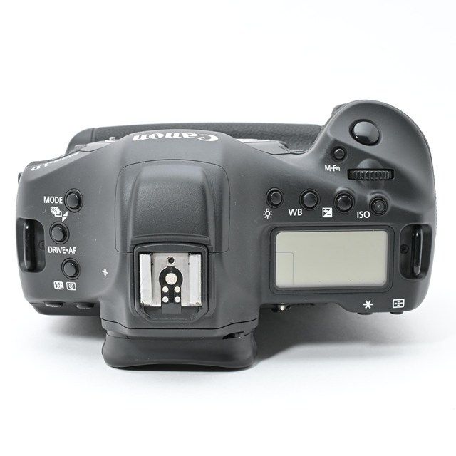 以下｜プロ向けフラッグシップ一眼レフ｜高速連写×高感度性能で信頼の一台