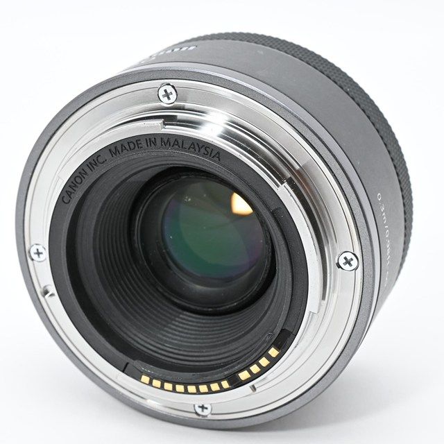  並品 Canon RF 50 mm F 1.8 STM｜明るい開放F 1.8単焦点レンズ｜RFマウント対応｜自然なボケ表現でスナップ ポートレートに最適 レンズ(単焦点) カメラ