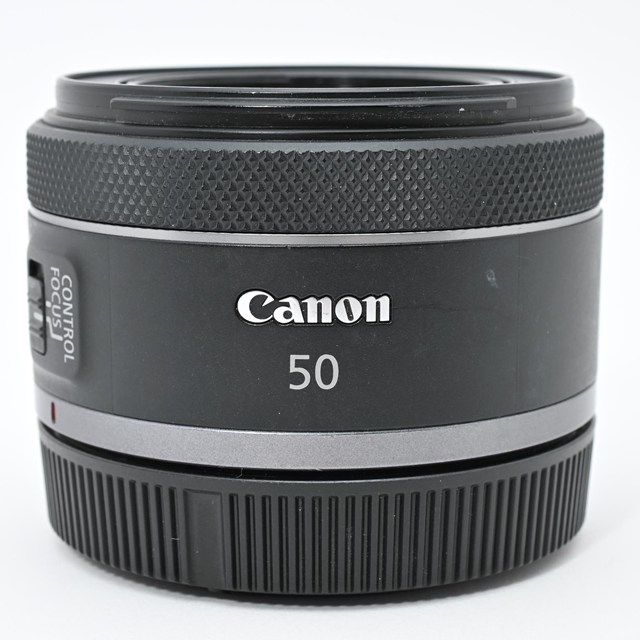 1.8単焦点レンズ｜RFマウント対応｜自然なボケ表現でスナップ ポートレートに最適