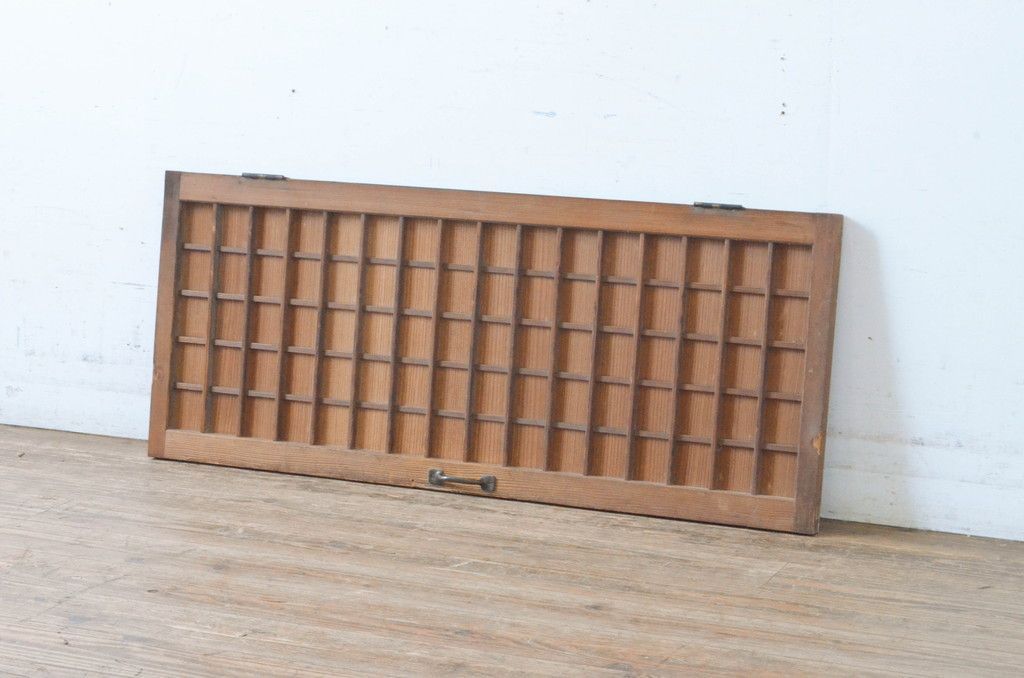 現状販売 扉 アンティーク建具 マス目 升目格子 きつね格子 狐格子 窓 木製戸 4～7営業日前後で発送 修理加工希望の方3ヶ月程で発送 R-065343