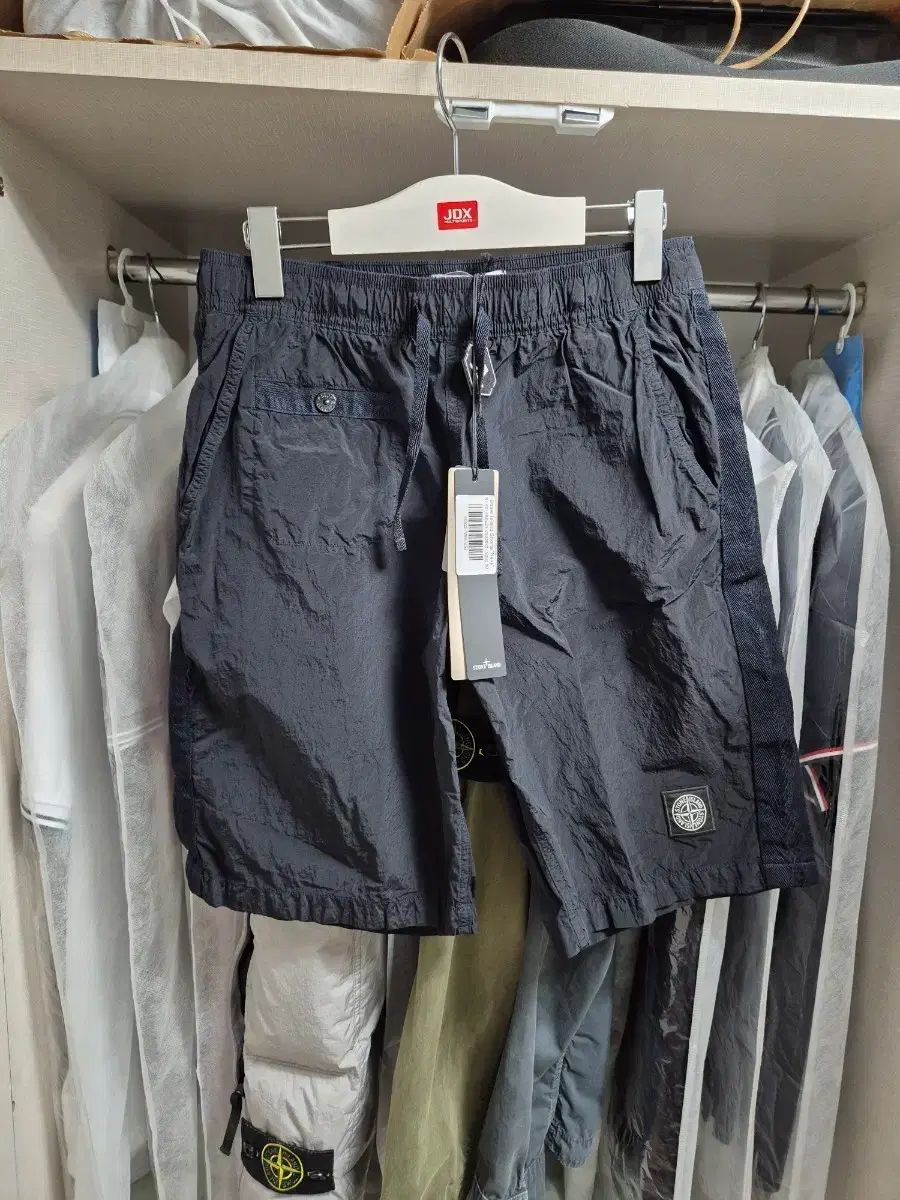 24 SS-S M STONE ISLAND ストーンアイランド メタルナイロン ハーフパンツ S