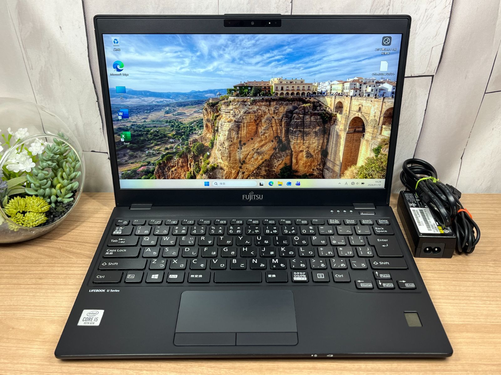 美品〉037 Fujitsu Lifebook U9310/E 8GB/SSD256 第10世代 office2024 軽量　ノートパソコン 美品〉037 Fujitsu Lifebook U9310/E 8GB/SSD256 第10世代 office2024
