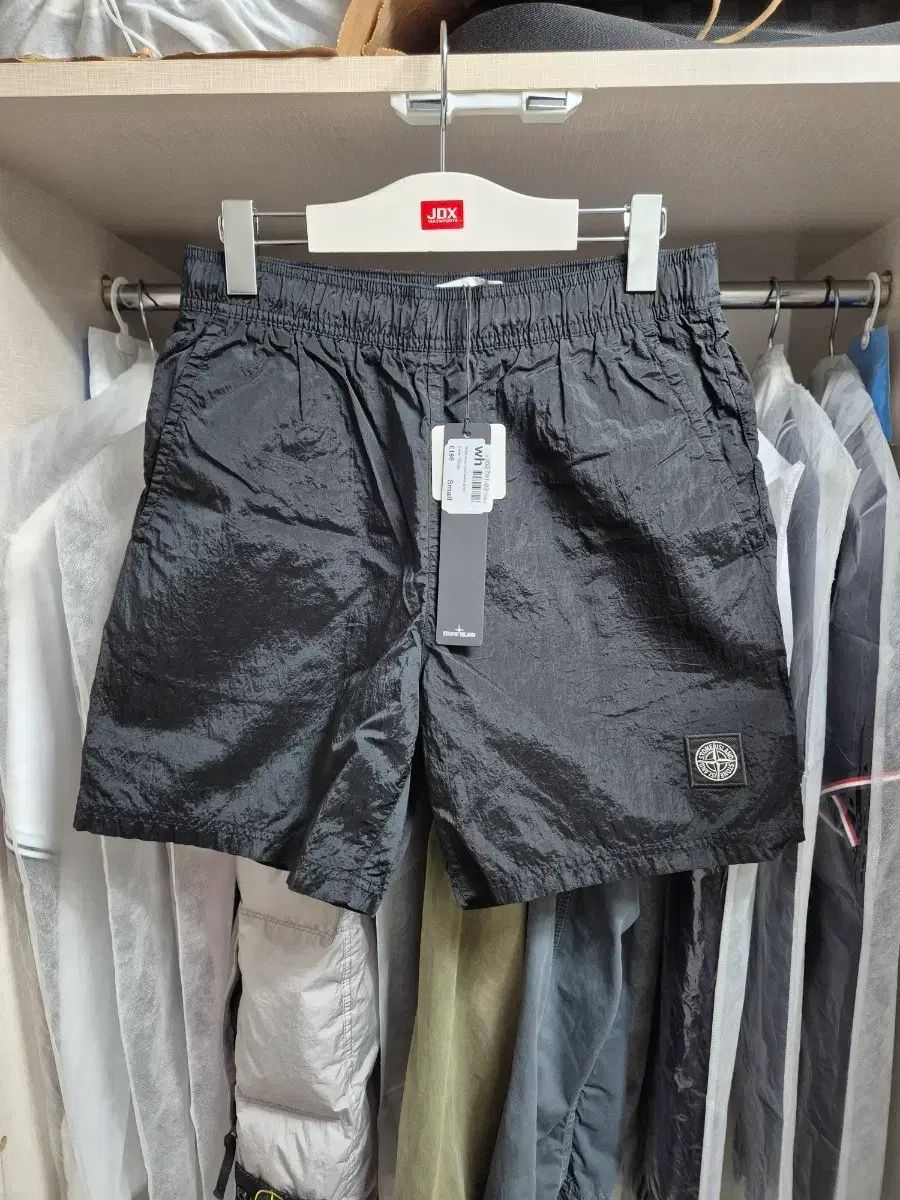 ♥ S-28 30 ストーンアイランド メタルナイロン ハーフパンツ ブラック