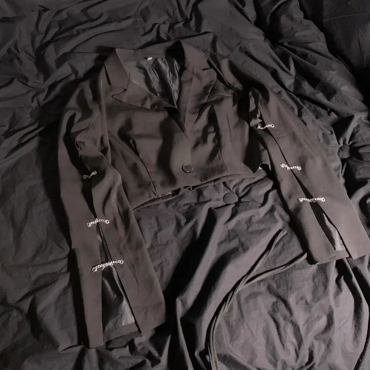 ヴィンテージ ブラック スリット クロップド ブレーザー