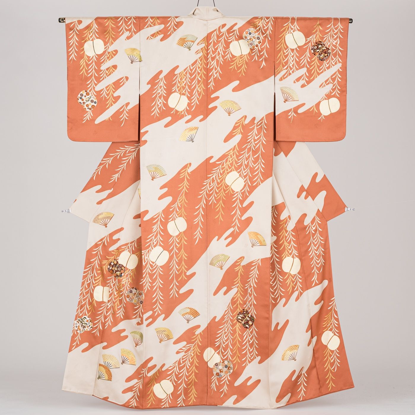 訪問着 柳に蹴鞠と扇