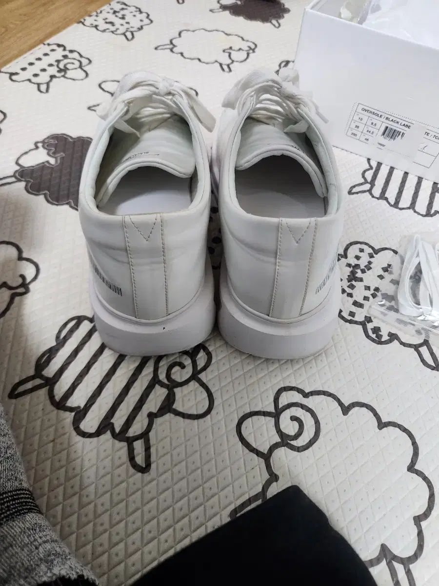 オーバソール 白