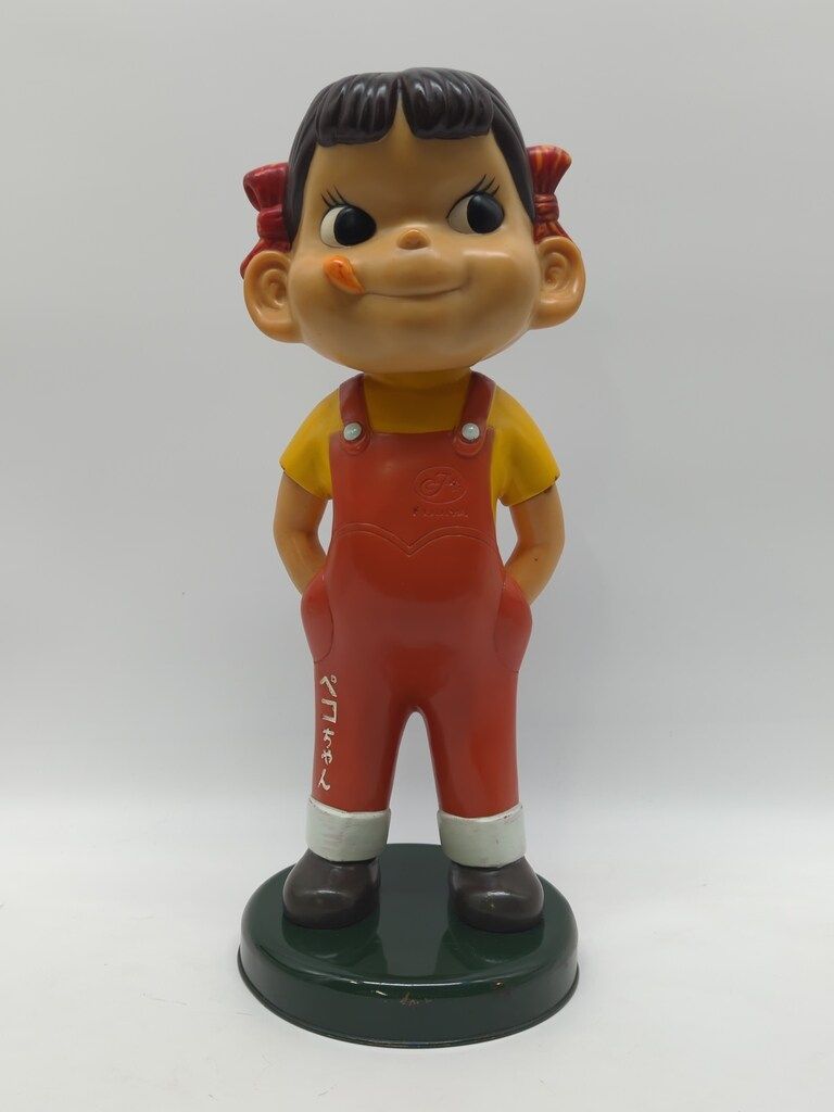 不二家 首振り人形 ペコちゃんカウンターサイズソフビ人形|455 mm Z 631027