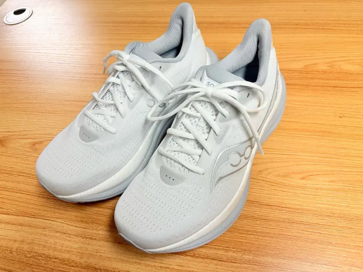 Saucony サッカニー トライアンフ23 265