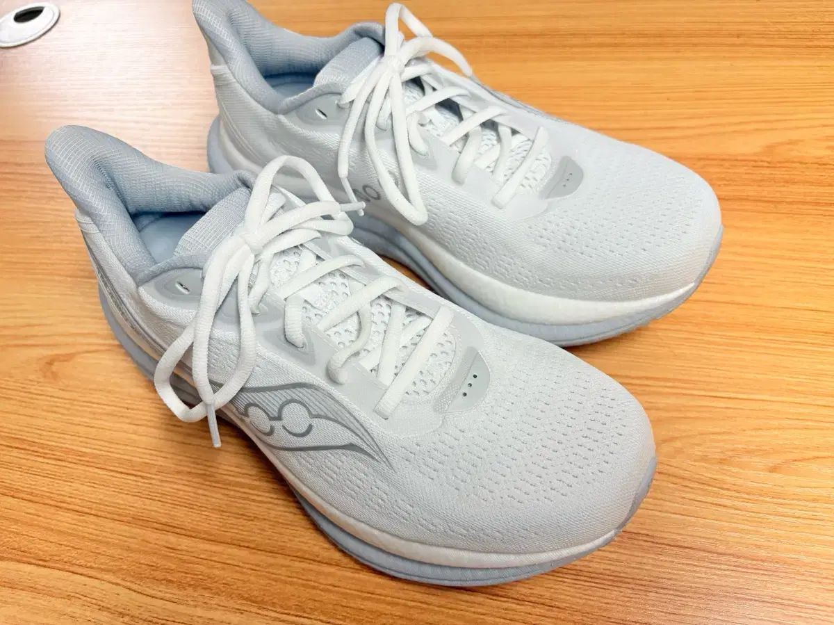 Saucony サッカニー トライアンフ23 265