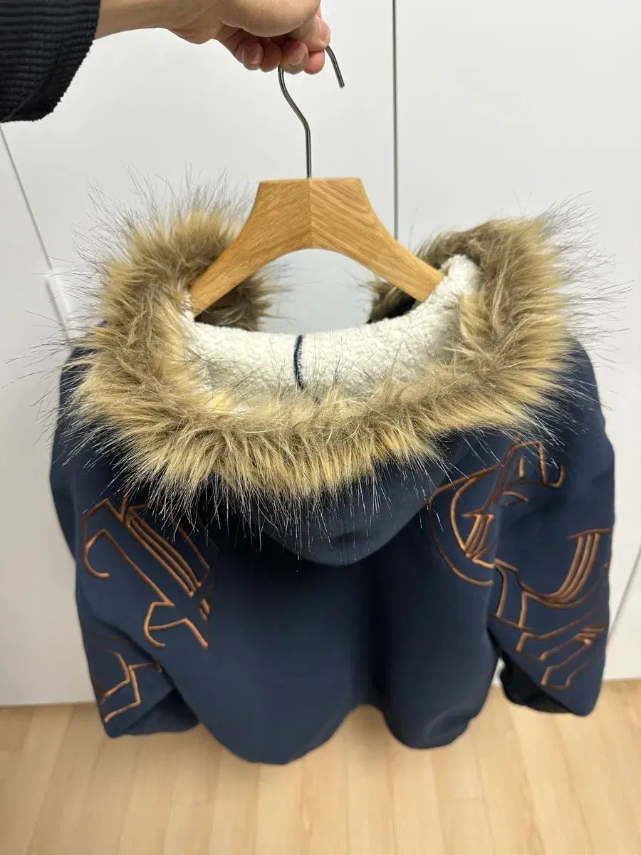 <在庫処分> シュプリーム ファー フーディー ジップアップ ネイビー L