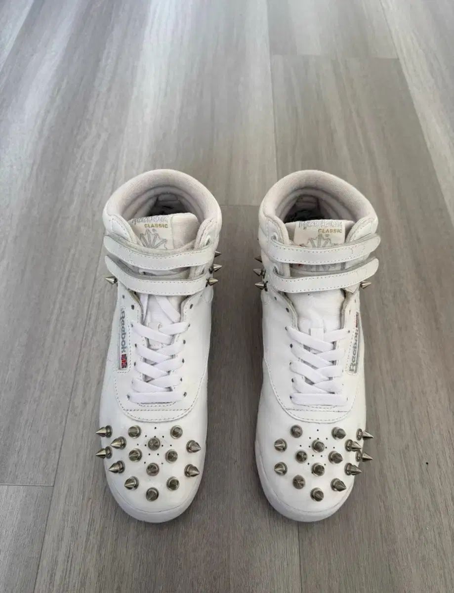 ジュンヤワタナベ COMME des GARCONS × リーボック Classic ハイトップ