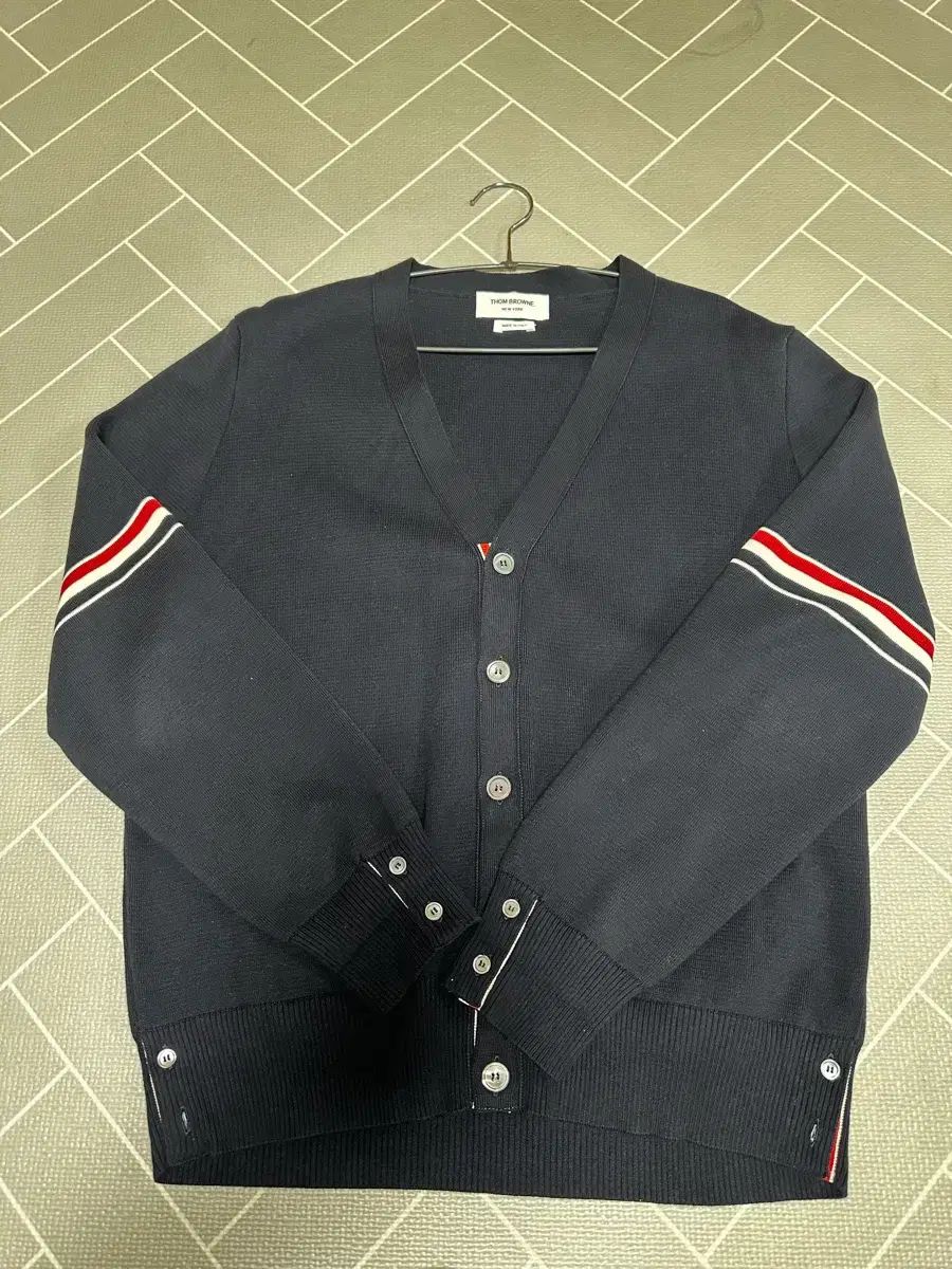 トムブラウン カーディガン コットン ミラノ スティッチ ネイビー アームバンド Vネック