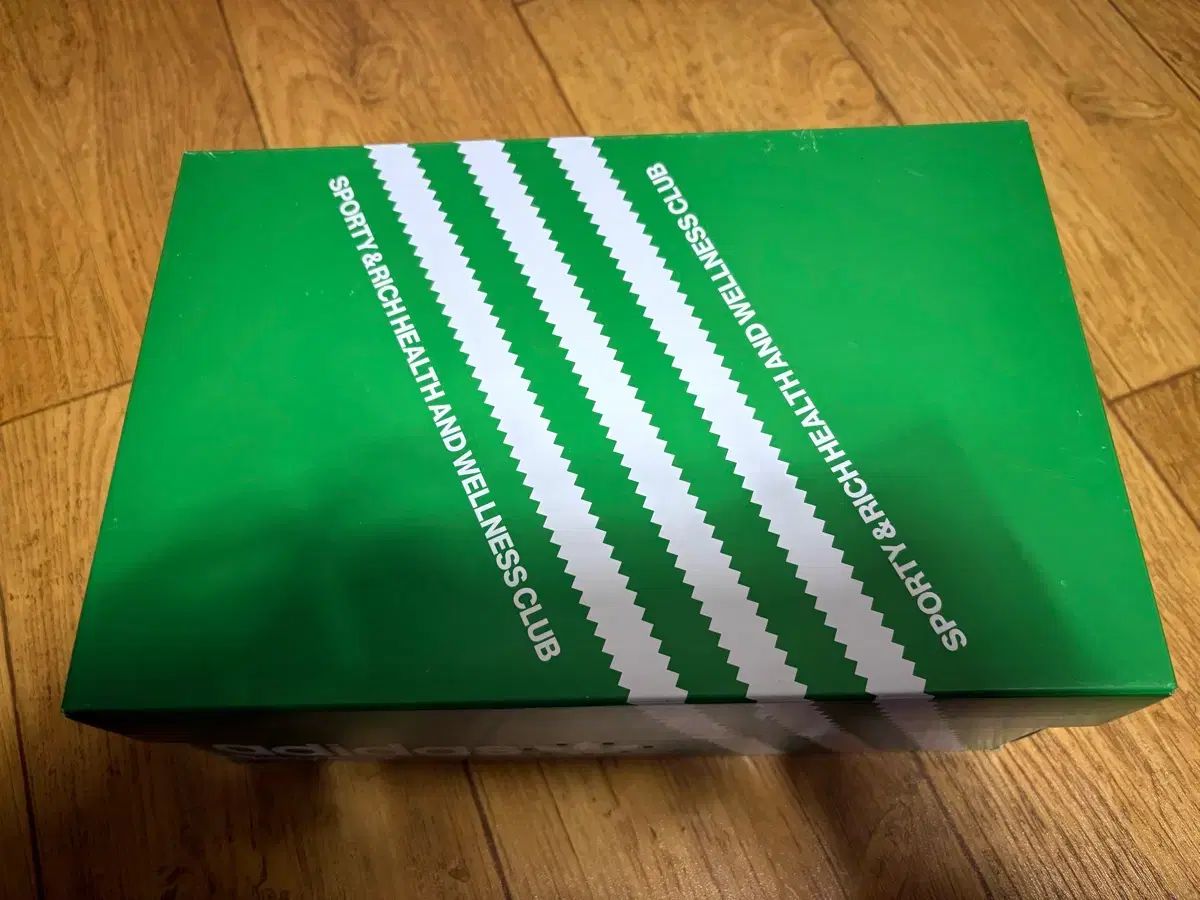 アディダスxスポーティアンドリッチ スペツィアル