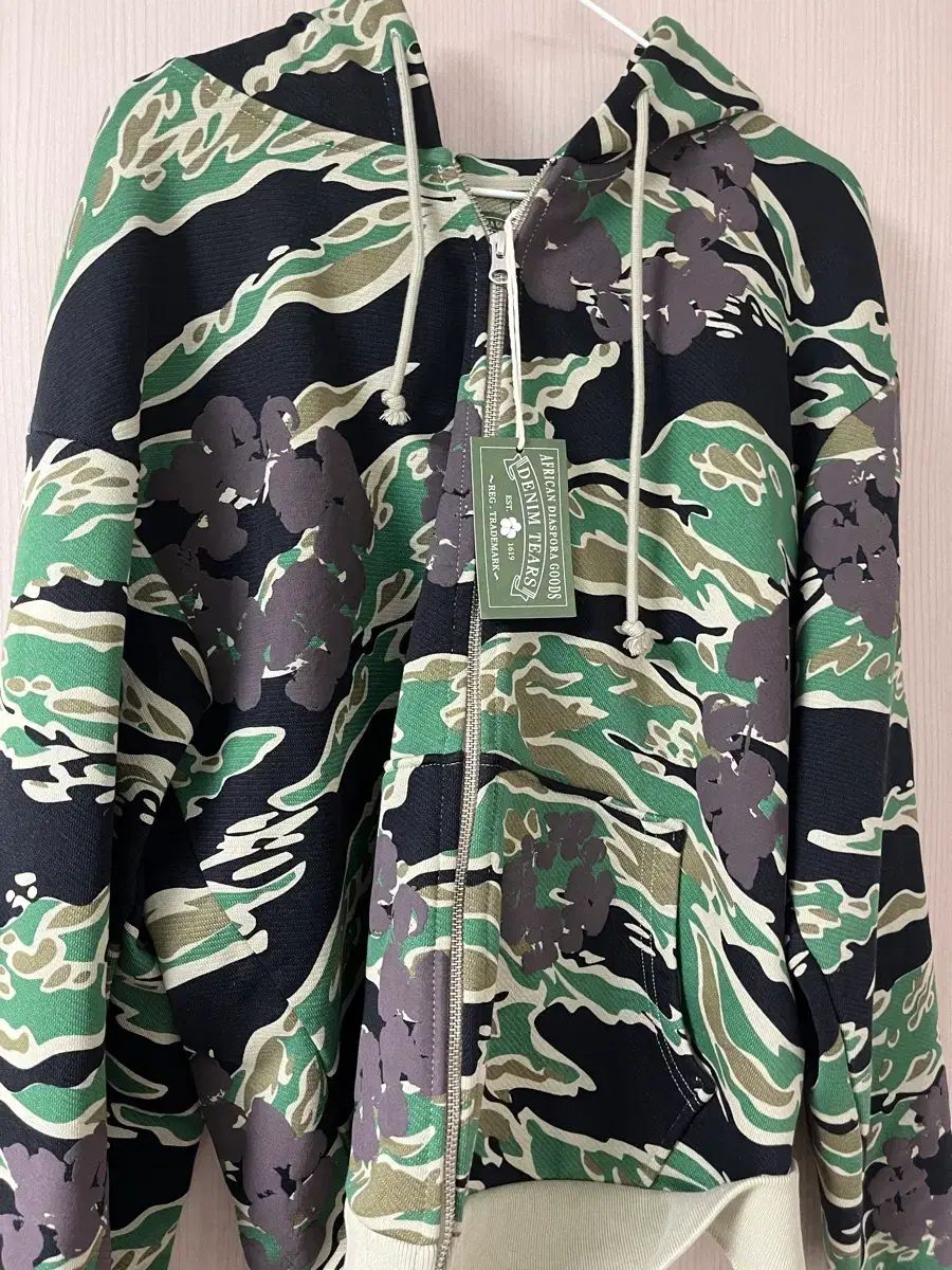 デニムティアーズ カモフラ ジップアップ フーディー L