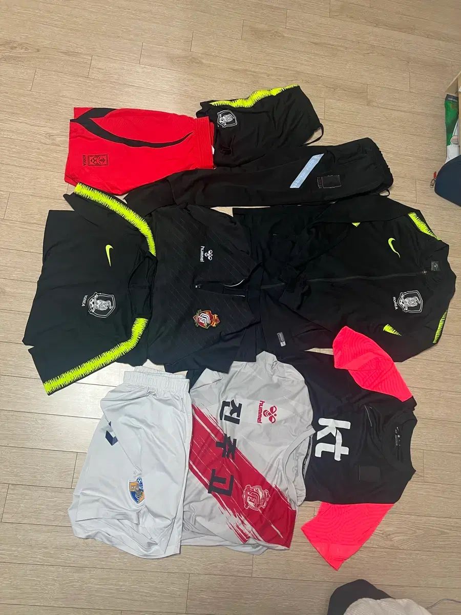 韓国代表　サッカー　トレーニングウェア 韓国サッカー国家代表トレーニングウェア（支給品）まとめ出品 - メルカリ
