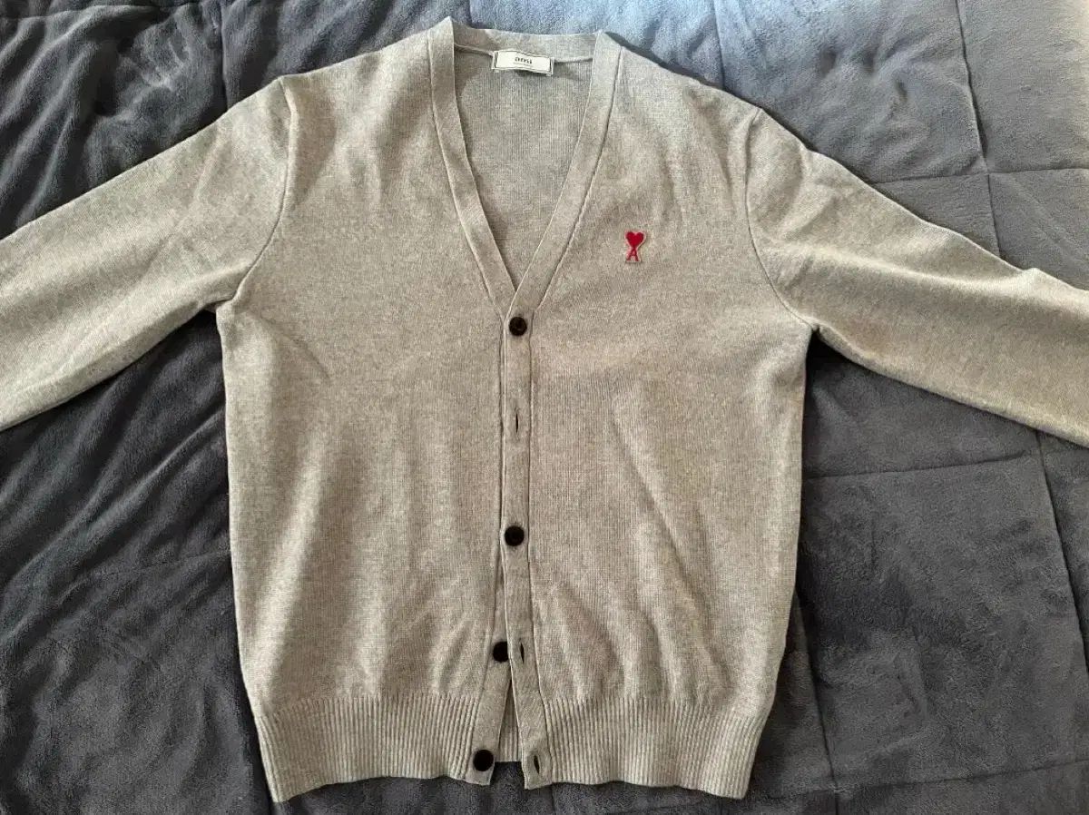 アミ スモール ハート カーディガン 100