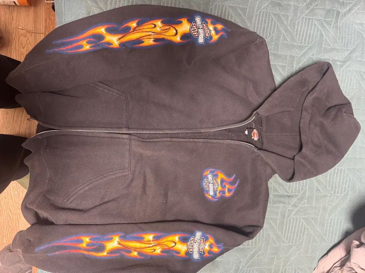 ハーレーダビッドソン フレイム フードジップアップ 100