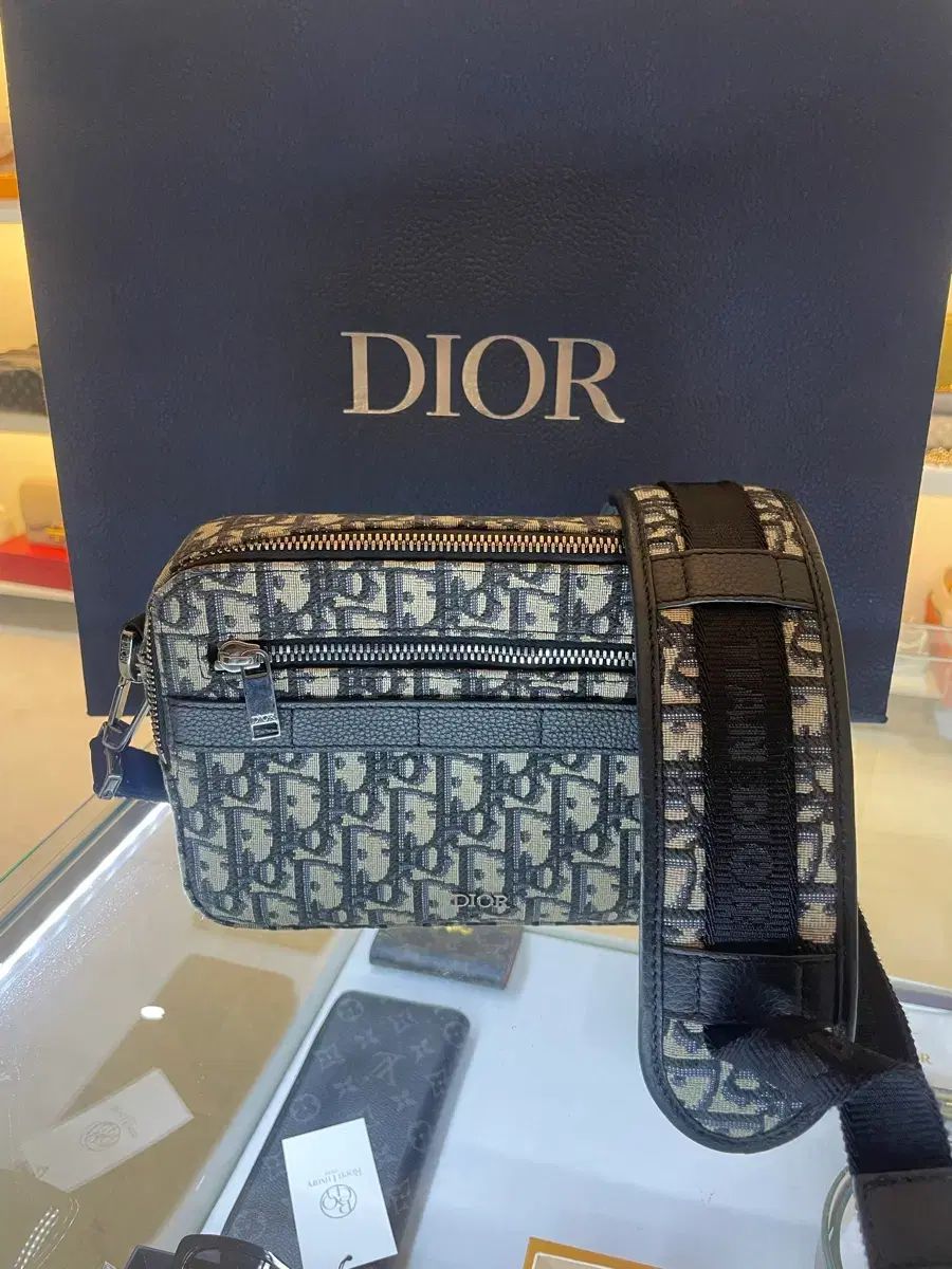 ディオール サファリ メッセンジャー バッグ