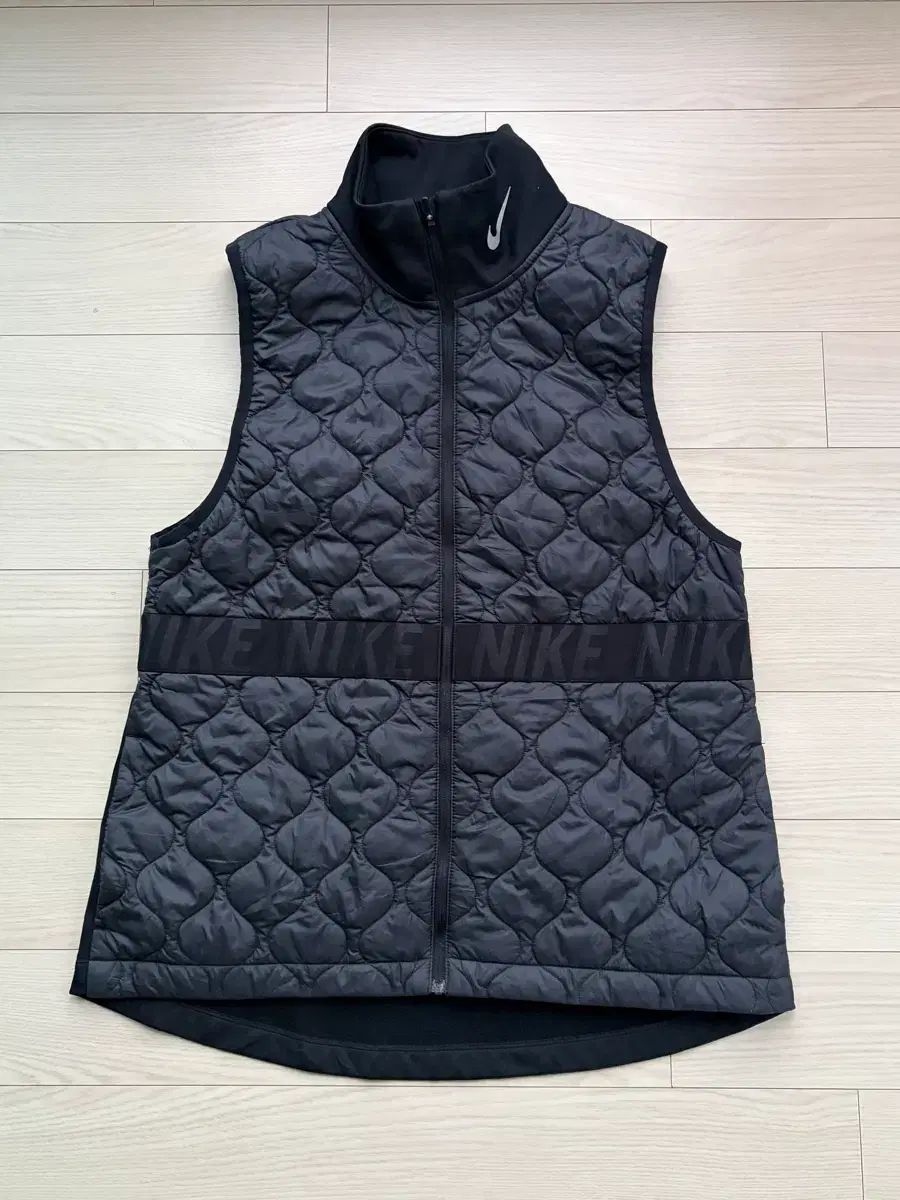 ナイキ ランニング エアロレイヤー ベスト M 100