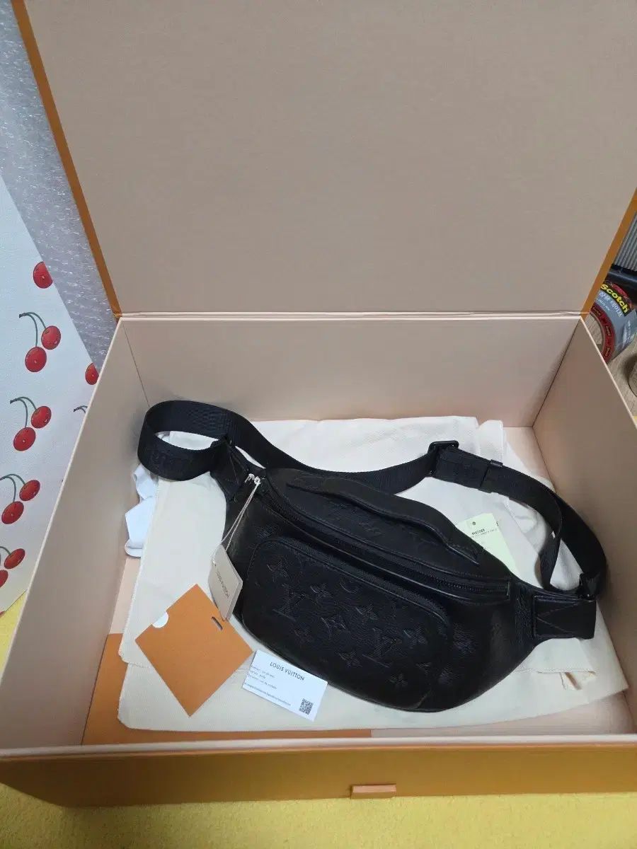 1回実着 25 FW ルイヴィトン シャドウ RUSH バムバッグ ヒップバッグ
