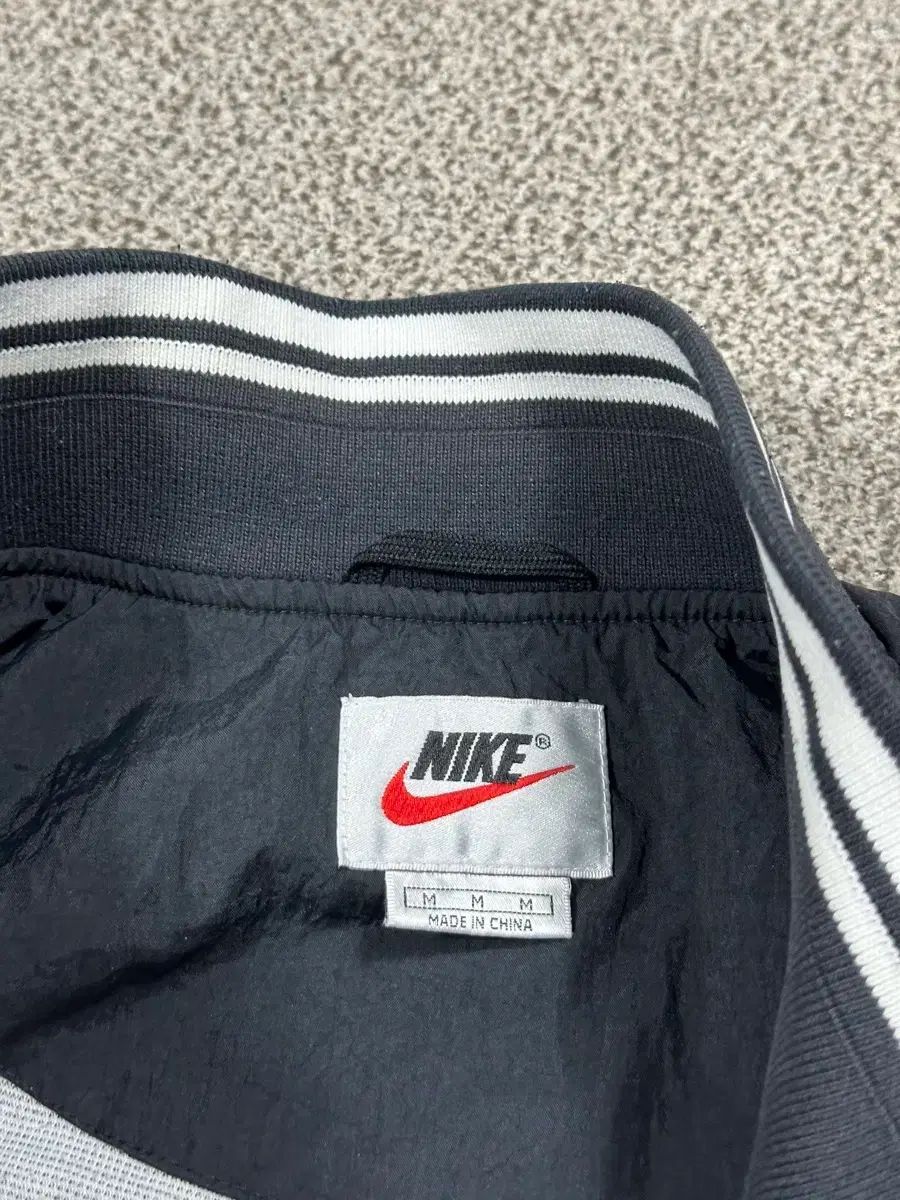 NIKE ウォームアップ