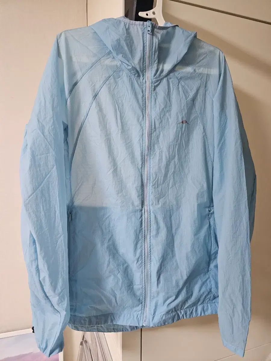 スカイブルー ウィンドブレーカー XL