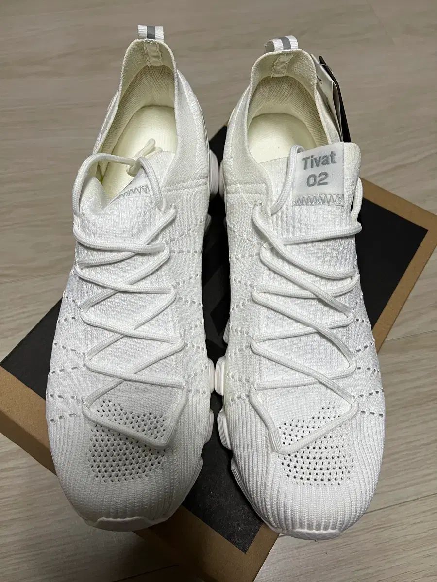 BALLOP T-BAT 2.0 白 ランニングシューズ 275 mm