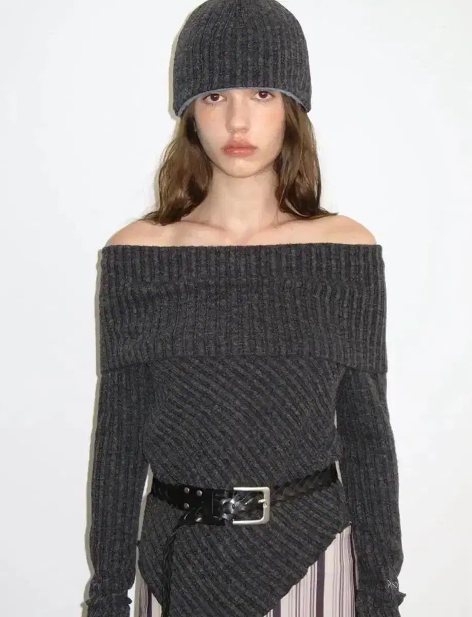 ポリシュエエム オフショルダー charcoal