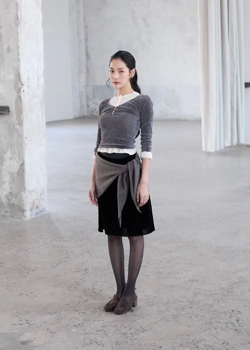 カハツアーベルベットミディスカート ブラック