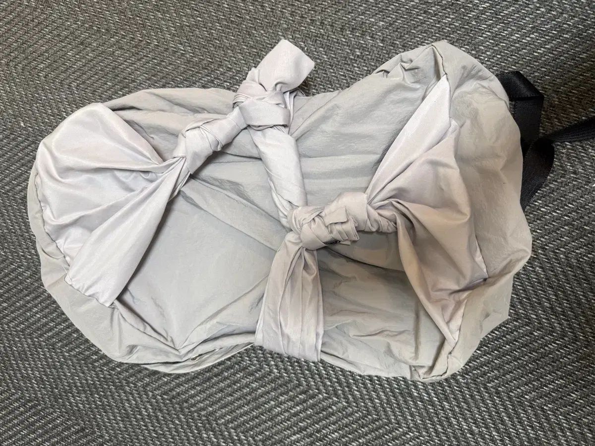 イウガマーカラス バックパック グレー