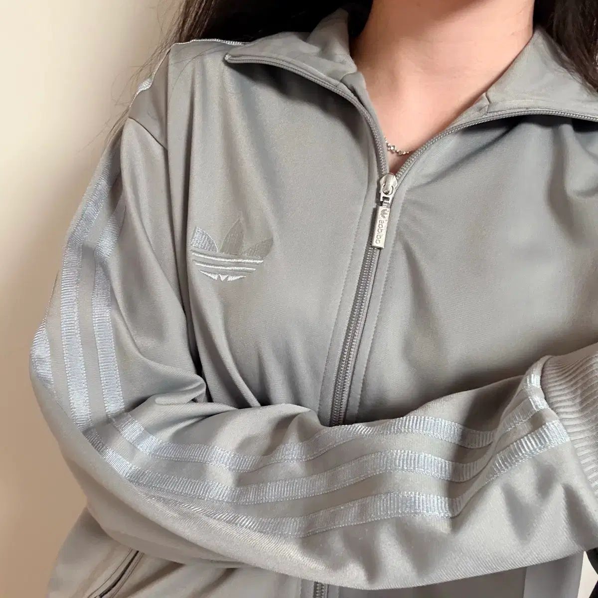 アディダス グレー シルバー ジャージ トラックジャージ