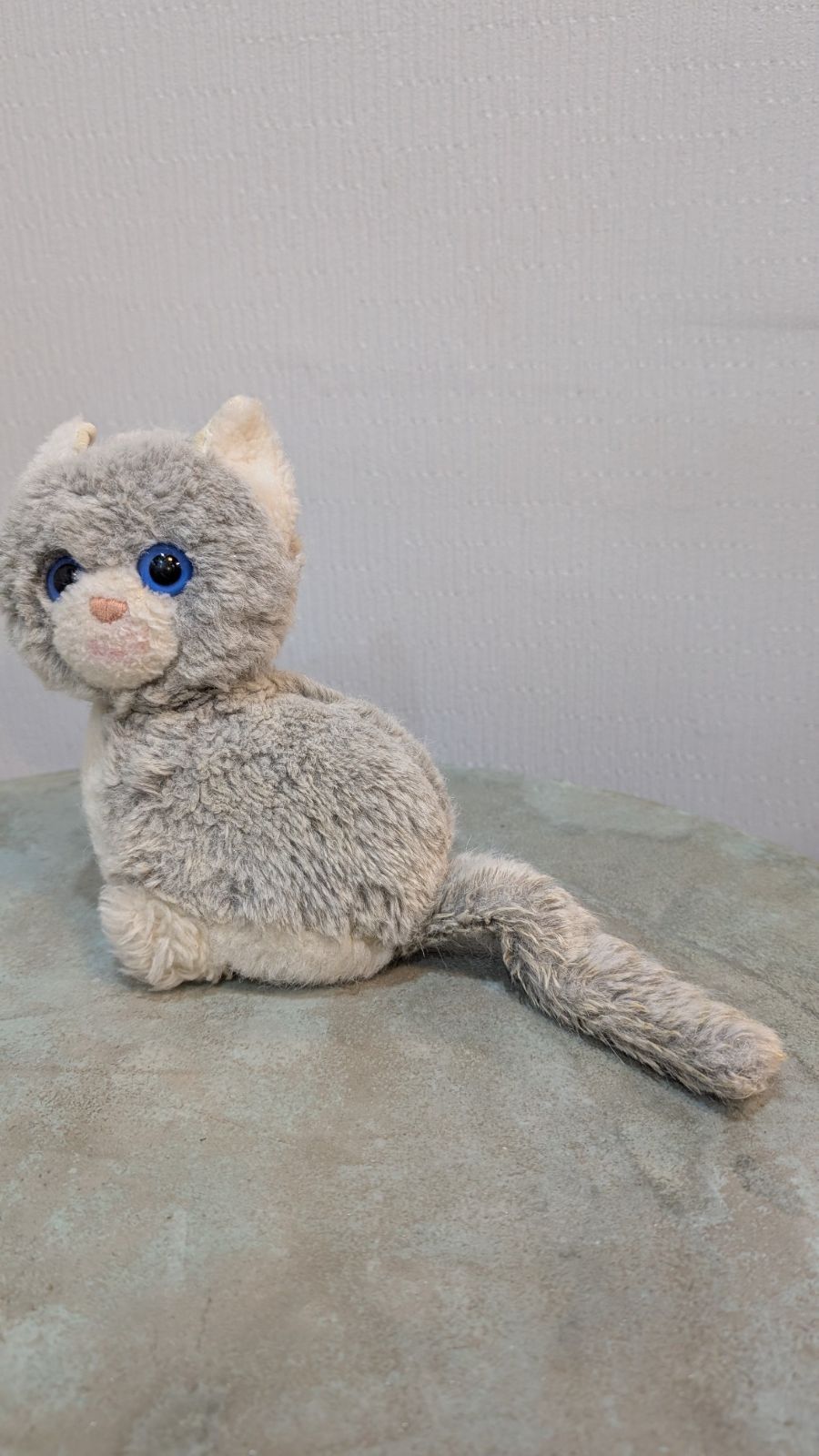 シュタイフ/Steiff製　ネコ　ぬいぐるみ　PAWS グレー ヴィンテージ シュタイフ ドイツ製 グレーのネコ ぬいぐるみ