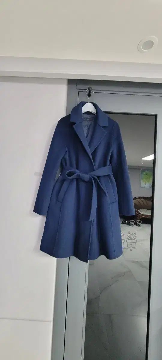 44 55 Olive des ネイビー デザイン フィットがきれいなウールベルト付きコート
