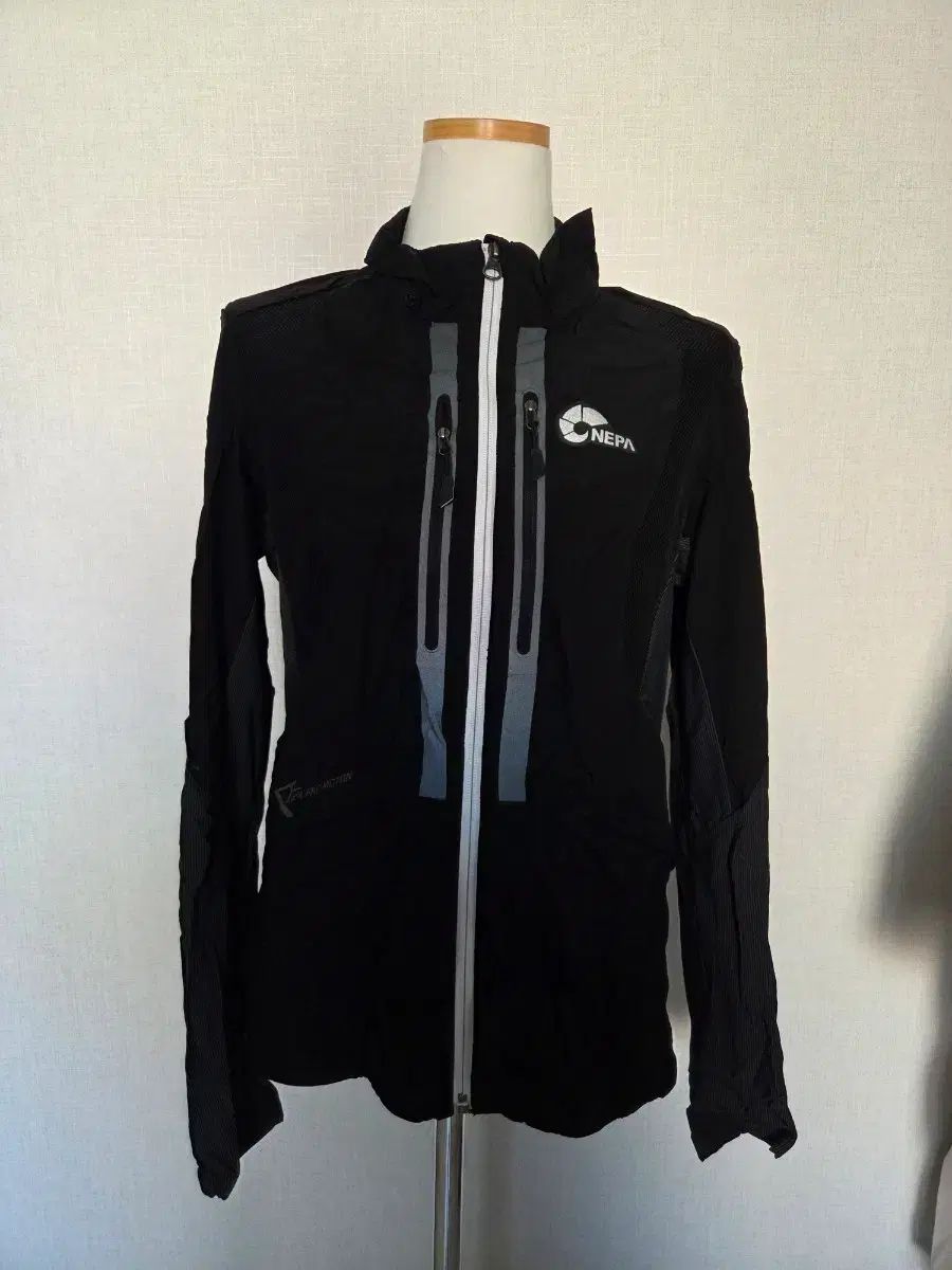 NEPA ネパ ウィンドブレーカー ジャケット ブラック レディース