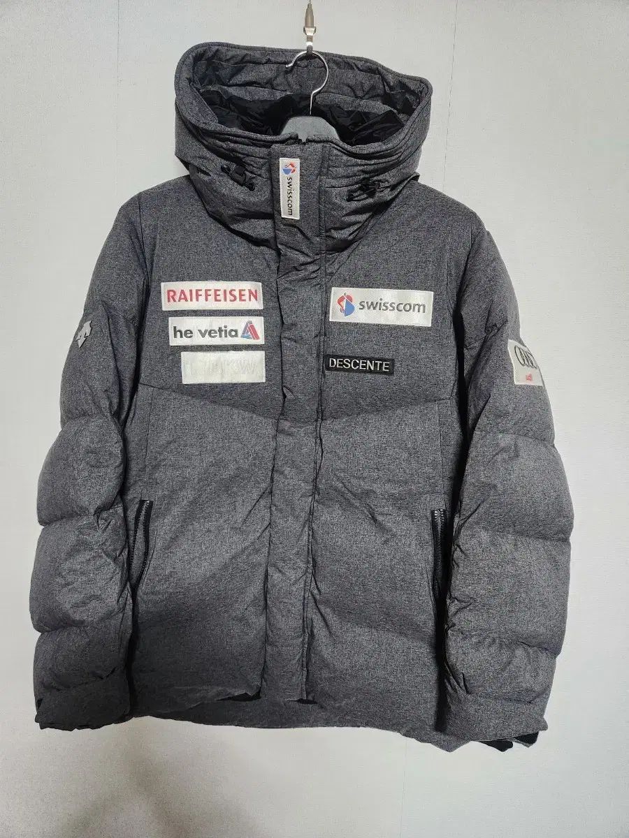 デサント スイス スポンサー ダウン アウター グレー