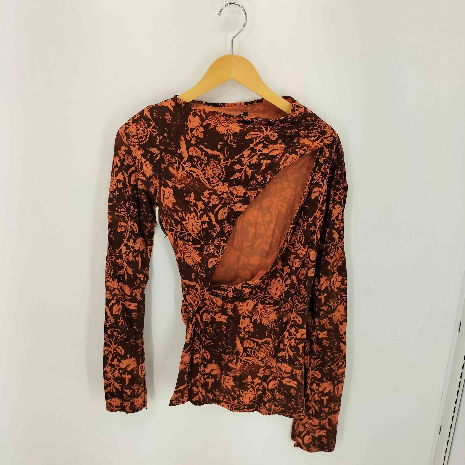 USED古着(ユーズドフルギ) {{jade cropper}}フラワープリント バックオープン アシンメトリー L/S ブラウス レディース JPN：XS 【中古】【ブランド古着バズストア】 ユーズドフルギ USED古着 フラワープリント バックオープン