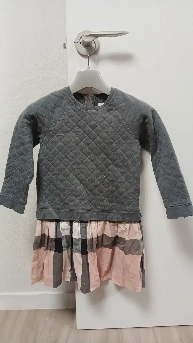バーバリー キッズ グレー キルティング チェック ワンピース 8 Y 128 cm