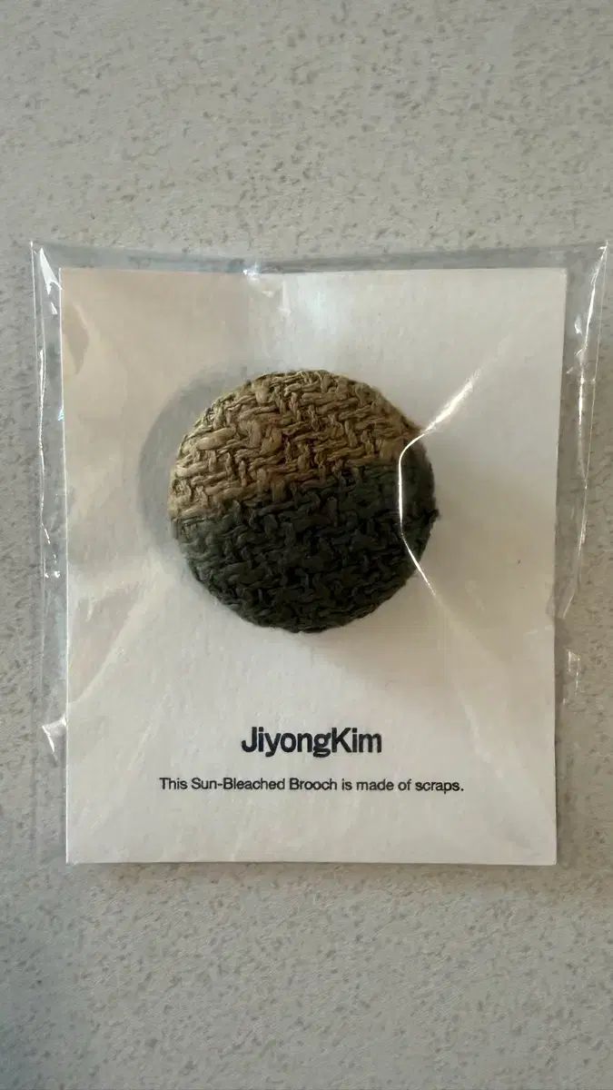 jiyongkim ブローチ-カーキ ソンブリーチ ブローチ カーキ