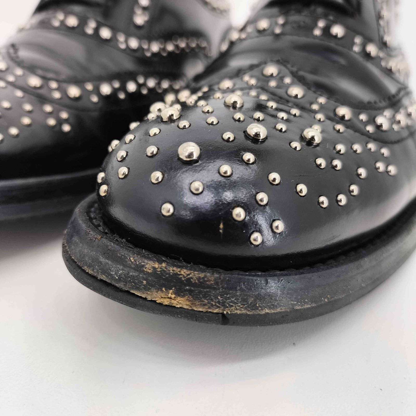 スタッズ ウィングチップドレスシューズ